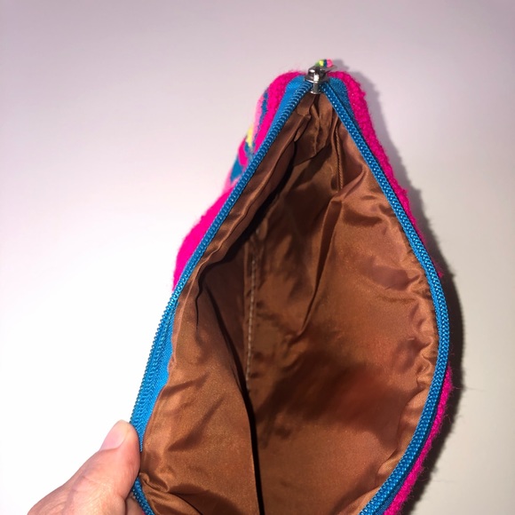 Authentic Handmade Colombian Wayuu Clutch - Picture 3 of 7